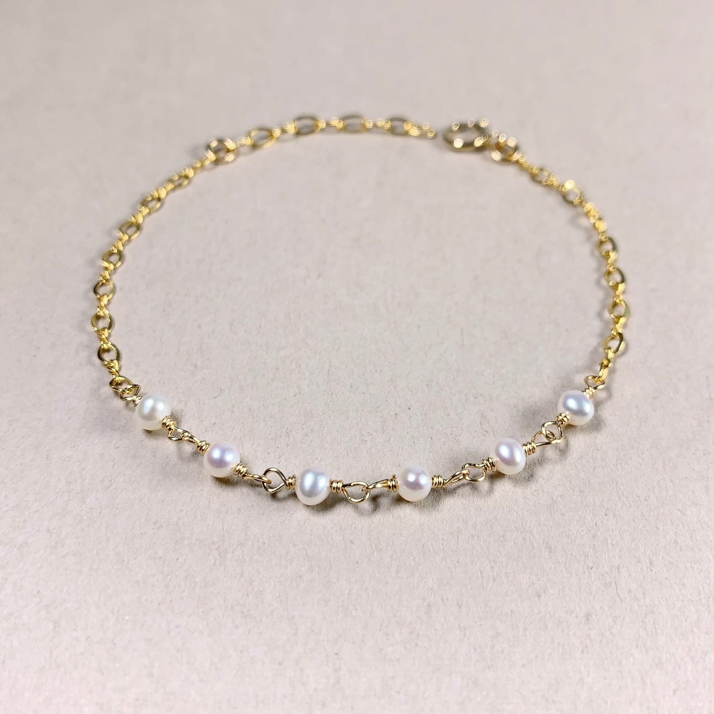 Dainty Pearl mid Bracelet