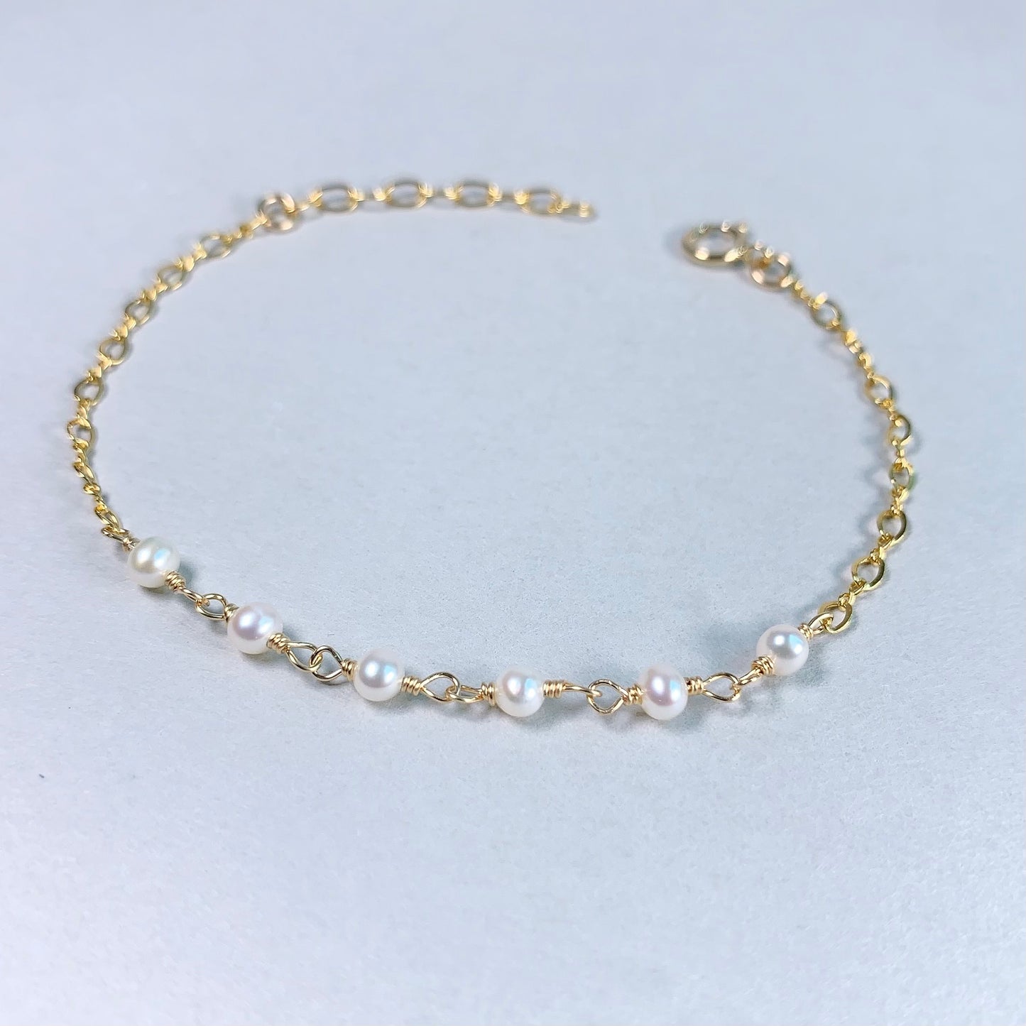 Dainty Pearl mid Bracelet