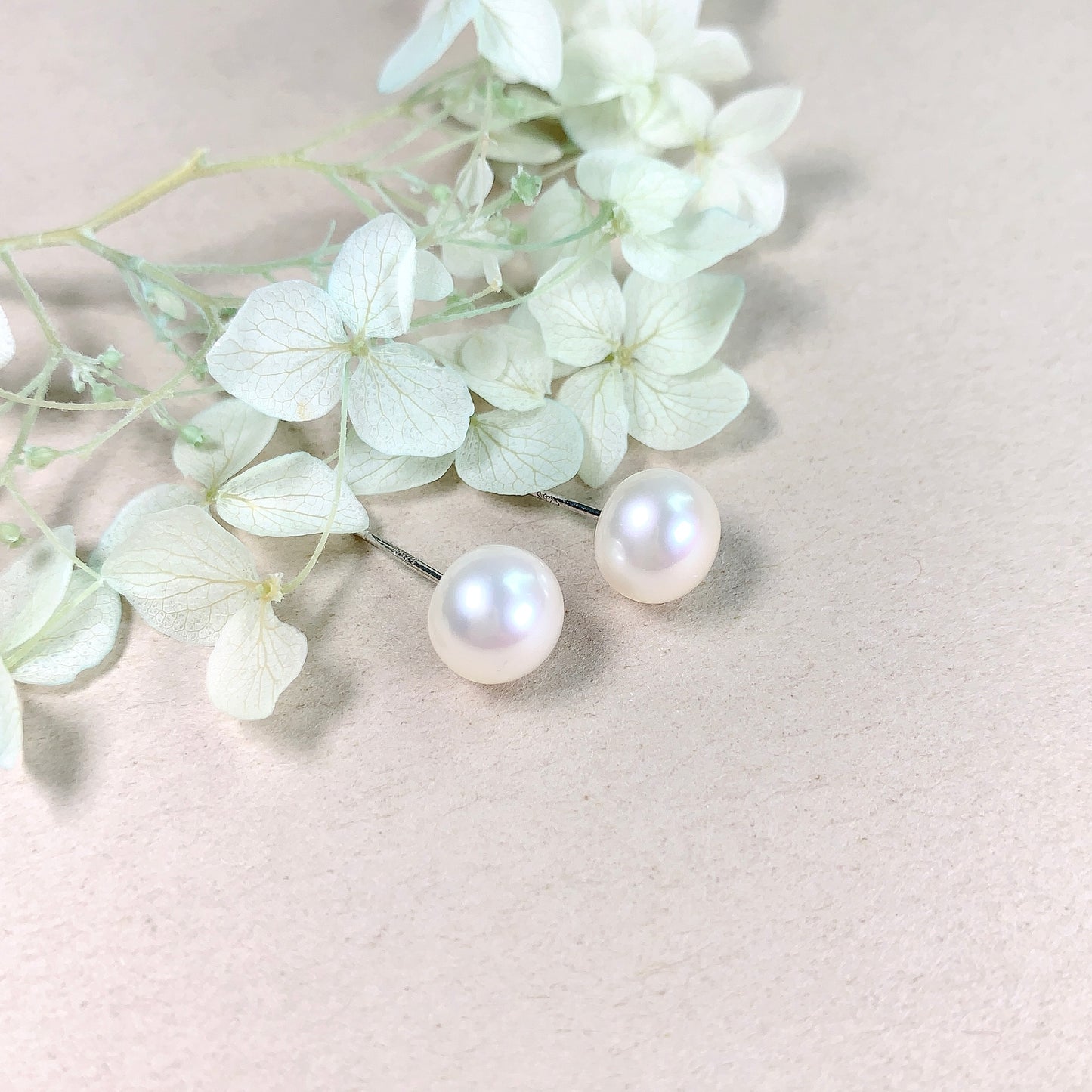 8-8.5mm White Button Pearl Stud Earrings