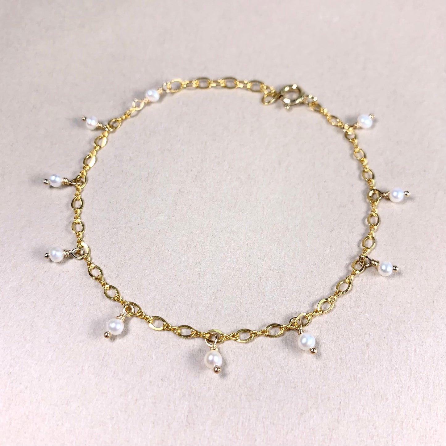 Dainty Pearl Dangle Bracelet