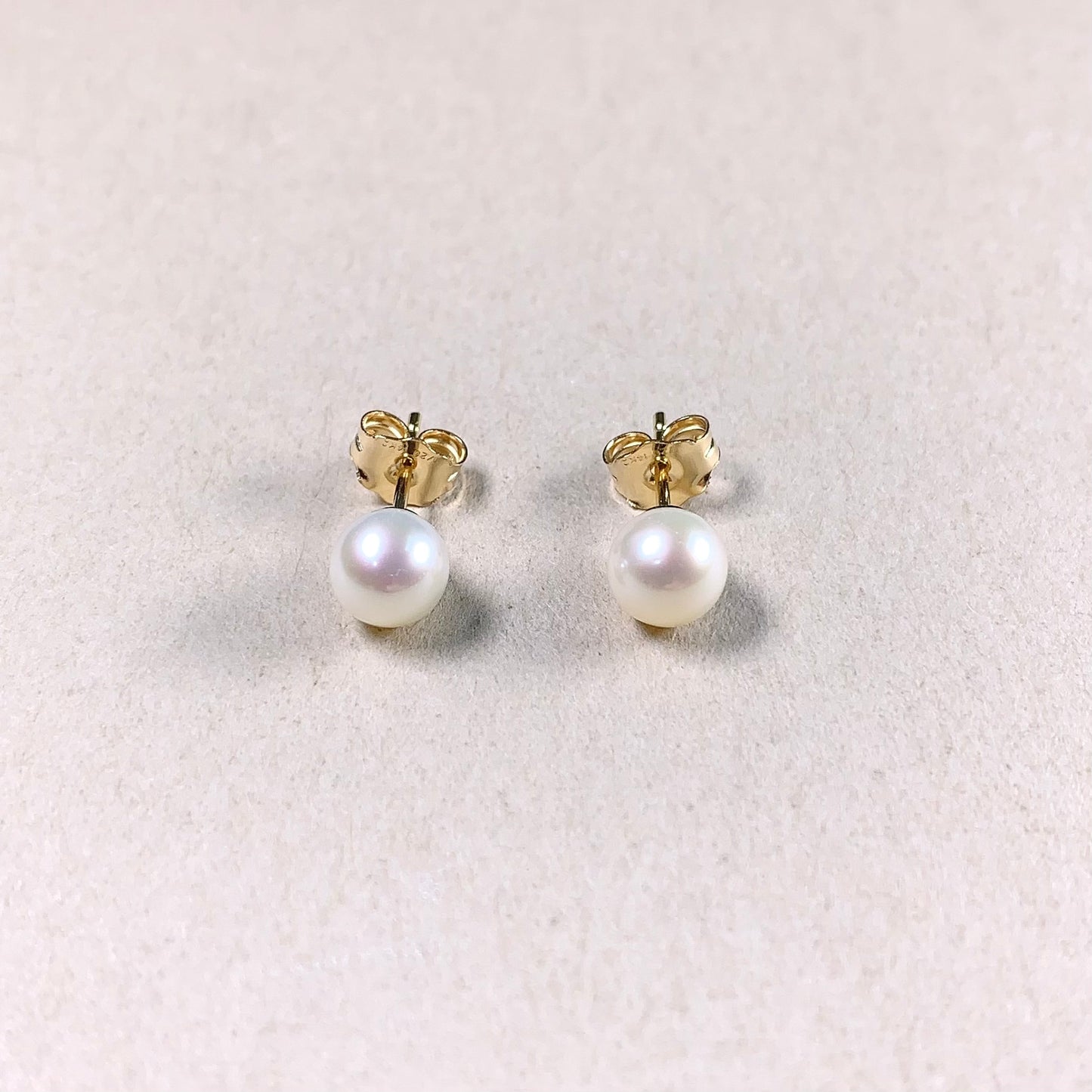 5-5.5mm Round Pearl Stud Earrings