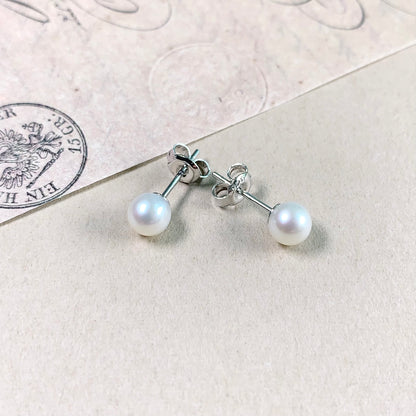 5-5.5mm Round Pearl Stud Earrings