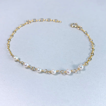 Dainty Pearl mid Bracelet